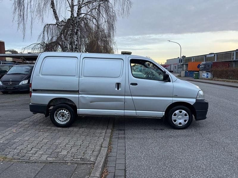 Gebraucht Toyota HiAce 95 PS (69 kW) 2010 Silber Van