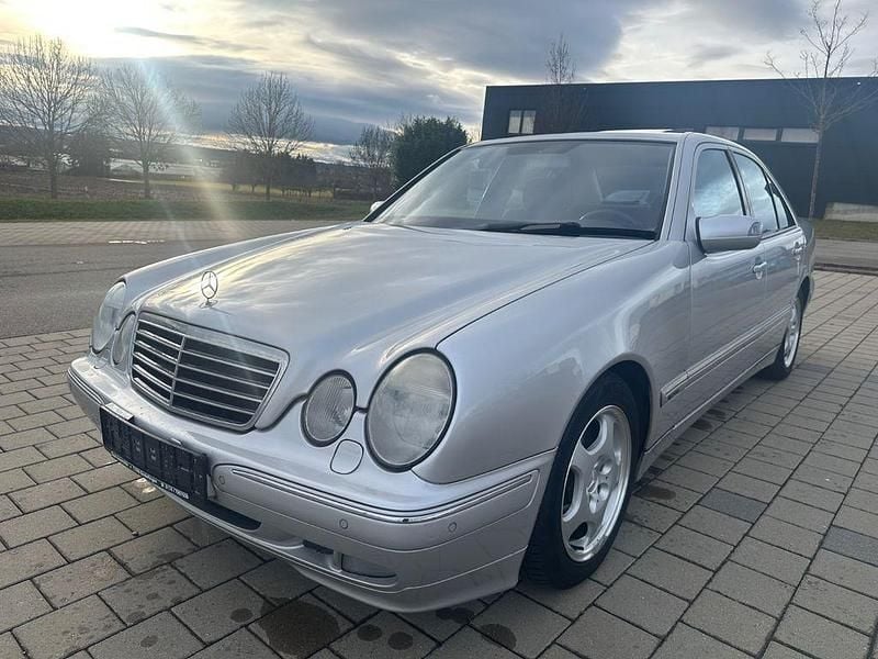 Gebraucht Mercedes E240 Avantgarde 170 PS (125 kW) 1999 Silber Limousine