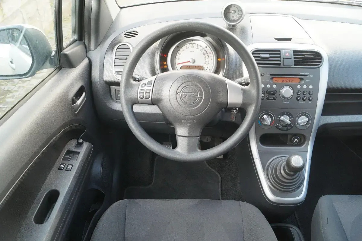 Gebraucht Opel Agila Edition 65 PS (47 kW) 2009 Silber Kleinwagen
