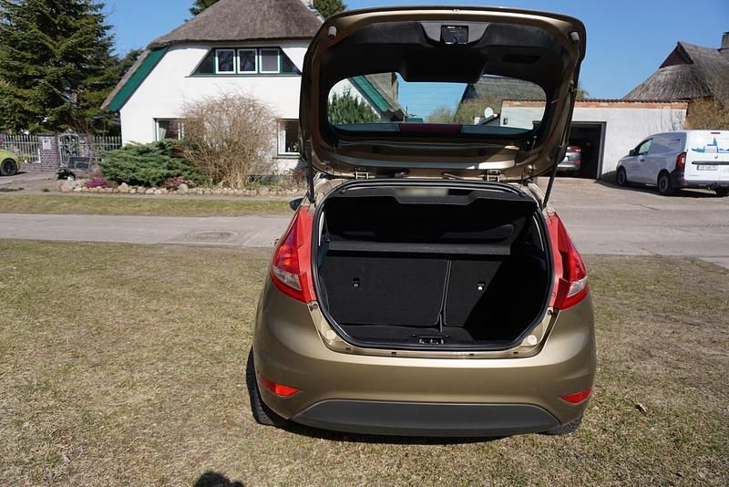 Gebraucht Ford Fiesta 81 PS (59 kW) 2011 Gold Kleinwagen