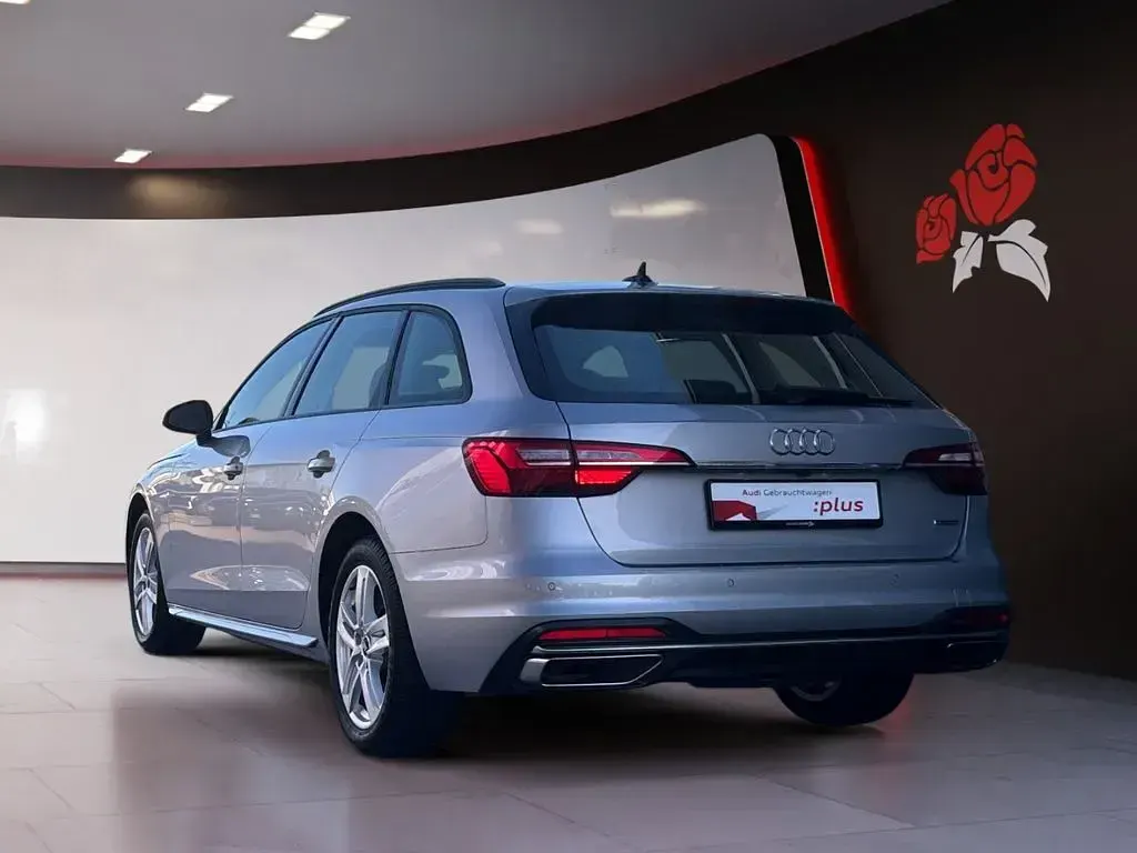 Second-hand Audi A4 Advanced 265 CP (194 kW) 2023 Argintiu Break