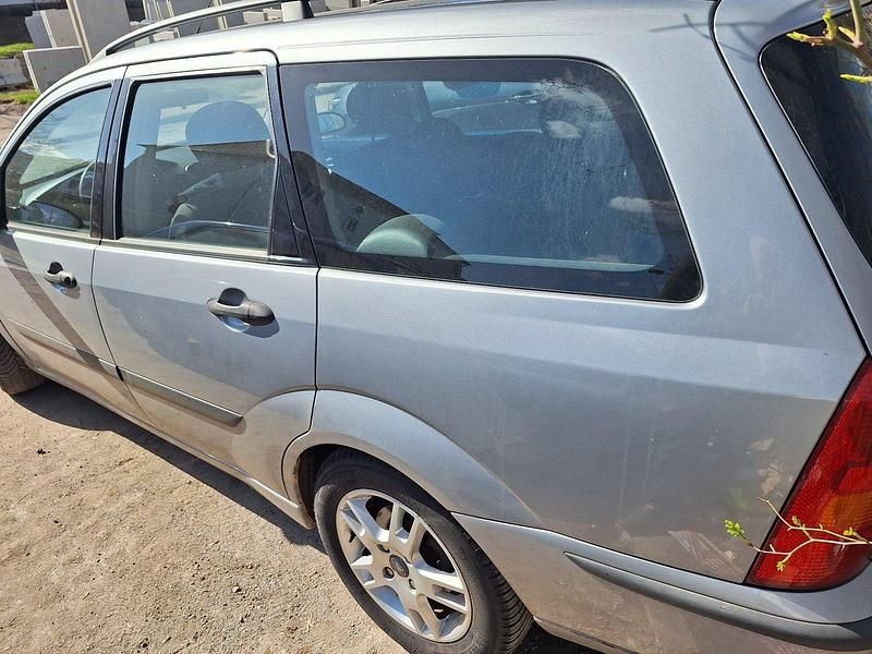 Usata Ford Focus 115 CV (84 kW) 2004 Argento Station wagon