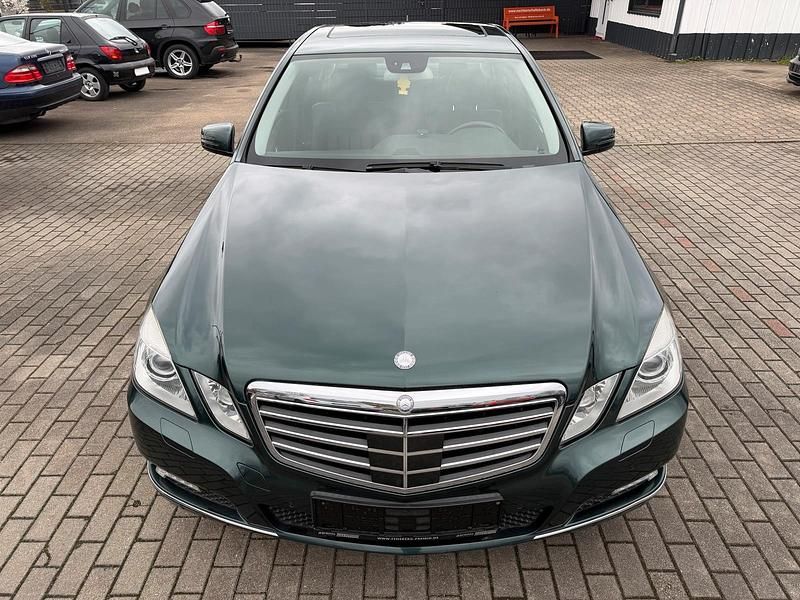 Second-hand Mercedes E250 204 CP (150 kW) 2009 Andere farben Berlinǎ