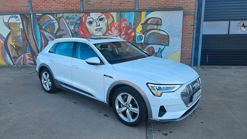 Weiß Gebraucht 2020 Audi e-tron Advanced SUV | 20.800 € (Guter Preis) - Bild 1/4