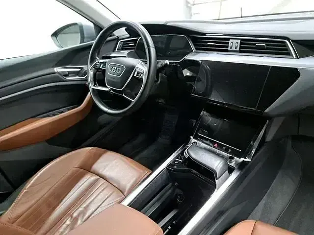 Gebraucht Audi e-tron Ambiente 300 kW (408 PS) 2022 Grau SUV