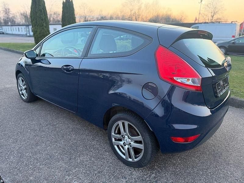 Gebraucht Ford Fiesta Trend 60 PS (44 kW) 2009 Blau Kleinwagen