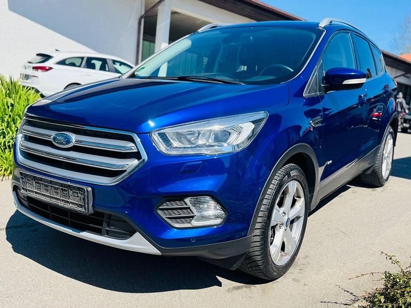 Gebraucht Ford Kuga Titanium 179 PS (131 kW) 2017 Blau SUV