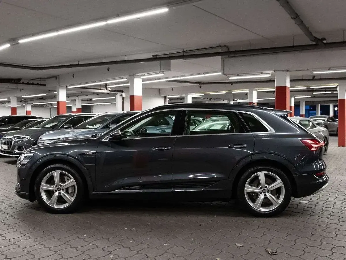 Second-hand Audi e-tron Advanced 300 kW (408 CP) 2022 Gri SUV