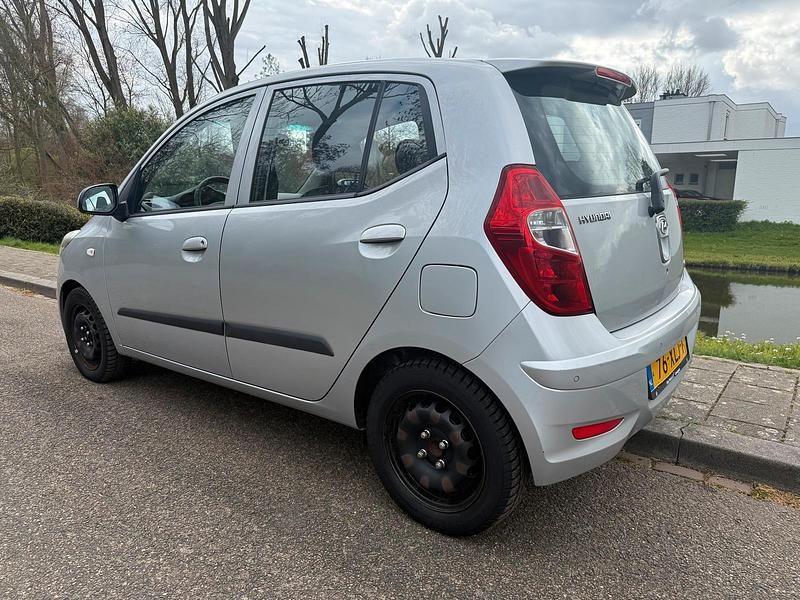 Gebraucht Hyundai i10 83 PS (61 kW) 2012 Silber Kleinwagen