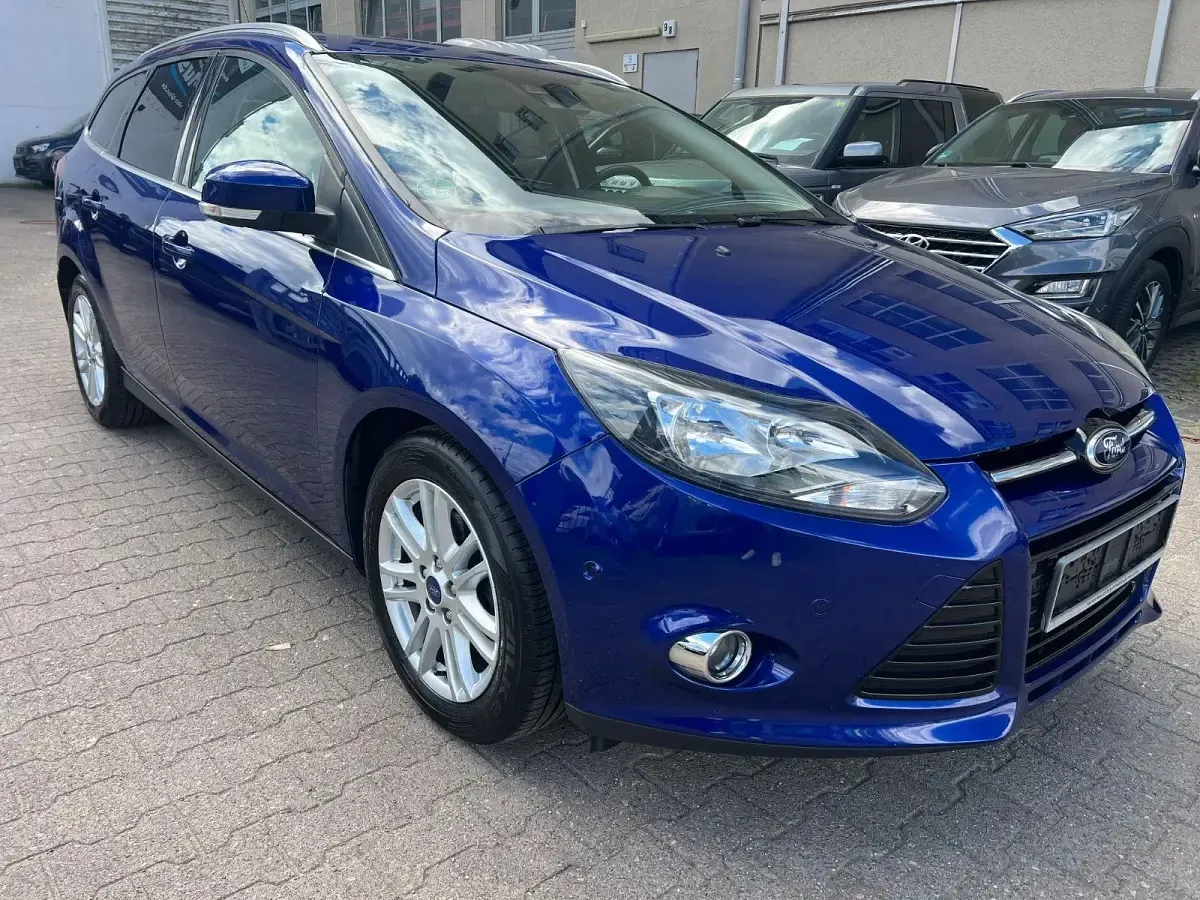 Gebraucht Ford Focus Titanium 125 PS (91 kW) 2014 Blau Limousine