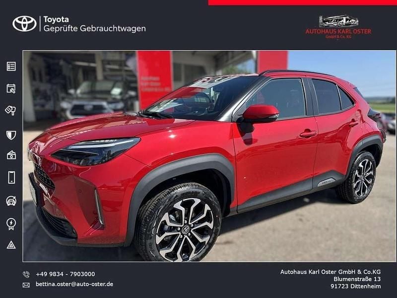 Karminarot metallic Gebraucht 2025 Toyota Yaris Cross SUV | 30.790 € (Fairer Preis) - Bild 1/4