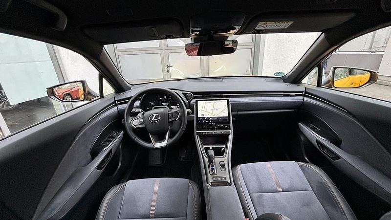 Gebraucht Lexus LBX 136 PS (100 kW) 2025 Gelb SUV