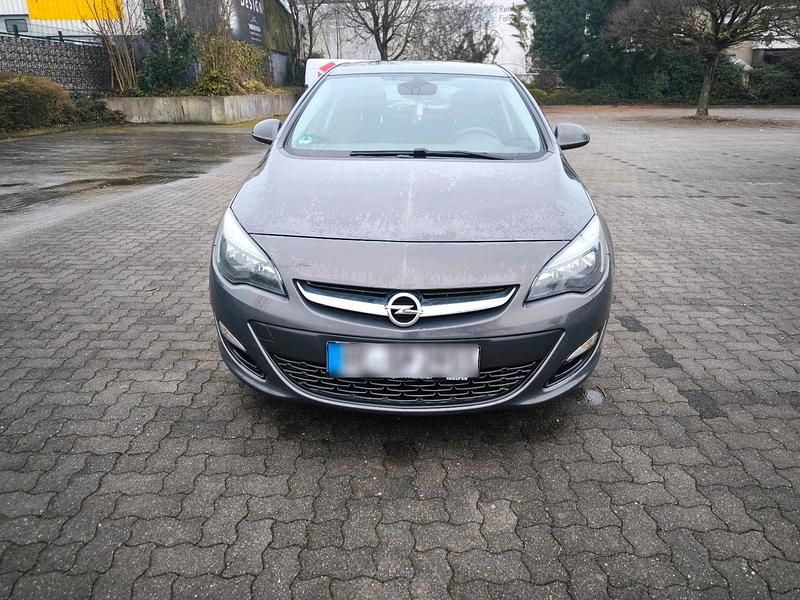 Gebraucht Opel Astra Edition 120 PS (88 kW) 2012 Grau Kleinwagen