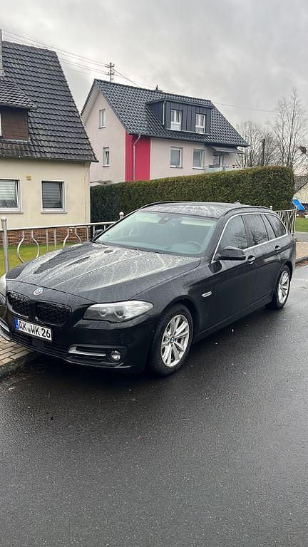 Gebraucht BMW 520 Sport Line 184 PS (135 kW) 2014 Schwarz Kombi