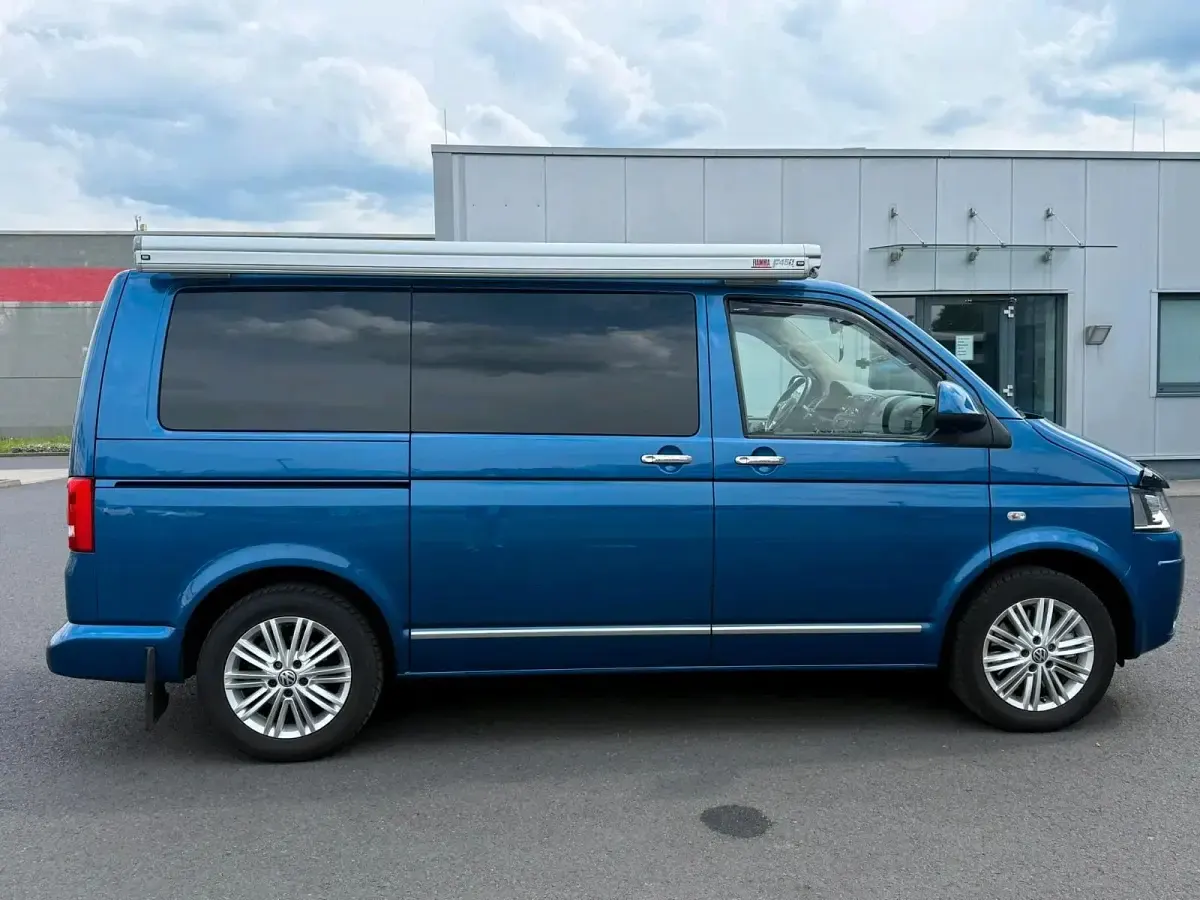 Gebraucht VW Multivan Highline 179 PS (131 kW) 2014 Blau Van / Kleinbus