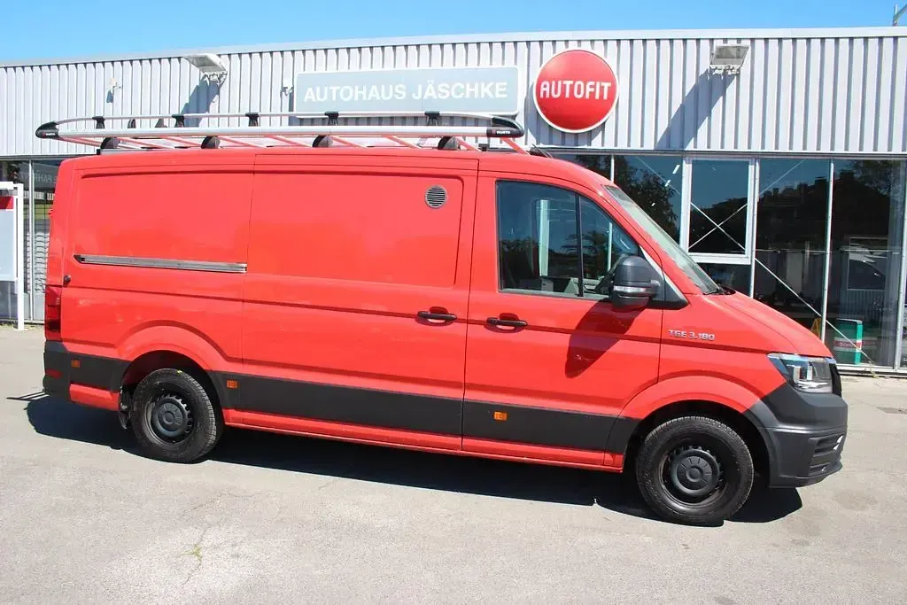 Używany MAN TGE 177 KM (130 kW) 2019 Czerwony Van