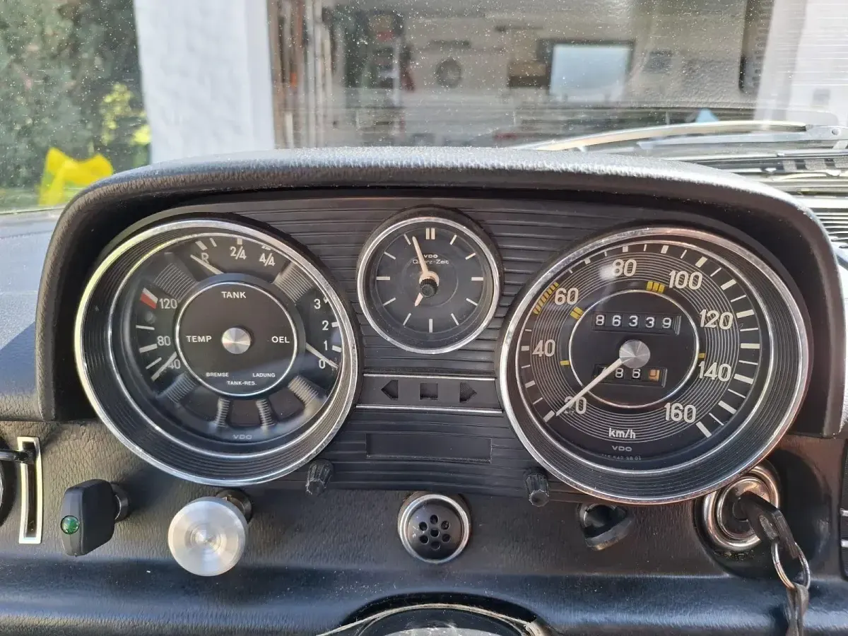 Gebraucht Mercedes 200 75 PS (55 kW) 1972 Beige Limousine
