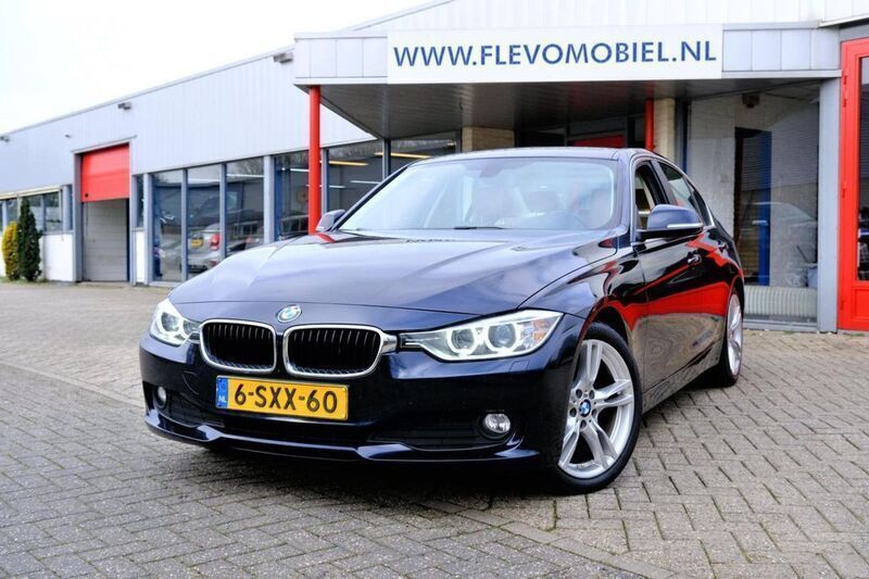 Blau Gebraucht 2014 BMW 320 Efficient Dynamics Limousine | 10.250 € (Superpreis) - Bild 1/4