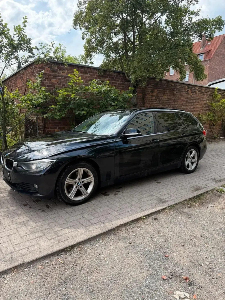 Gebraucht BMW 320 184 PS (135 kW) 2013 Schwarz Kombi