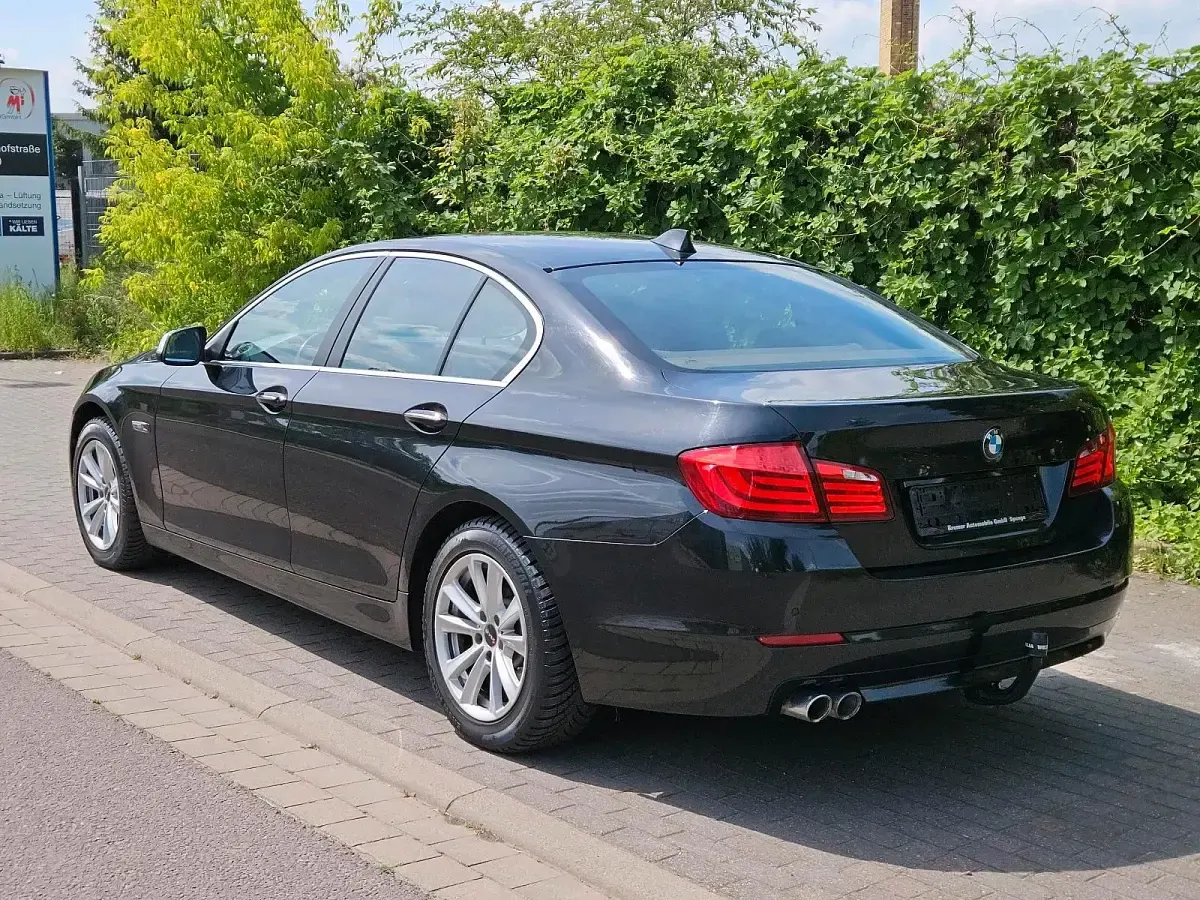Gebraucht BMW 530 245 PS (180 kW) 2011 Schwarz Limousine