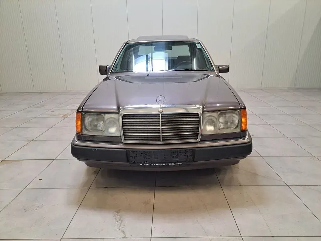 Brugt Mercedes E250 94 HK (69 kW) 1993 Brun Sedan