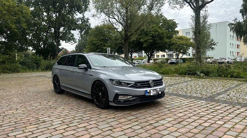 Grau Gebraucht 2020 VW Passat Highline Limousine | 32.700 € - Bild 1/4