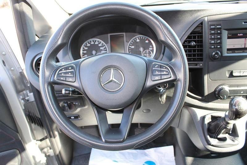 Gebraucht Mercedes Vito 163 PS (119 kW) 2018 Silber Van