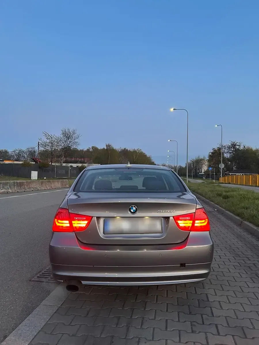 Gebraucht BMW 320 Comfort Edition 170 PS (125 kW) 2011 Grau Limousine