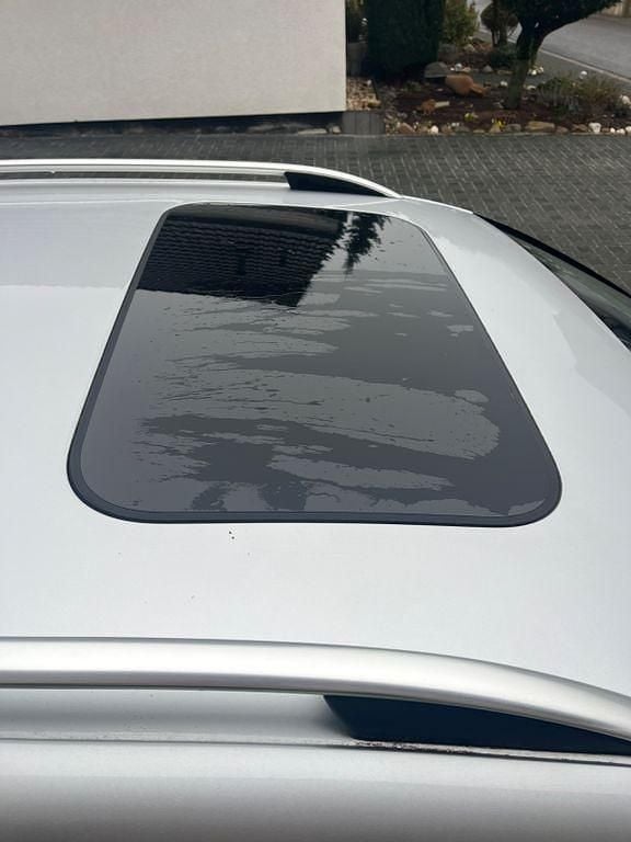 Silber Gebraucht 2010 VW Touran Van / Kleinbus | 4.990 € (Superpreis) - Bild 1/4