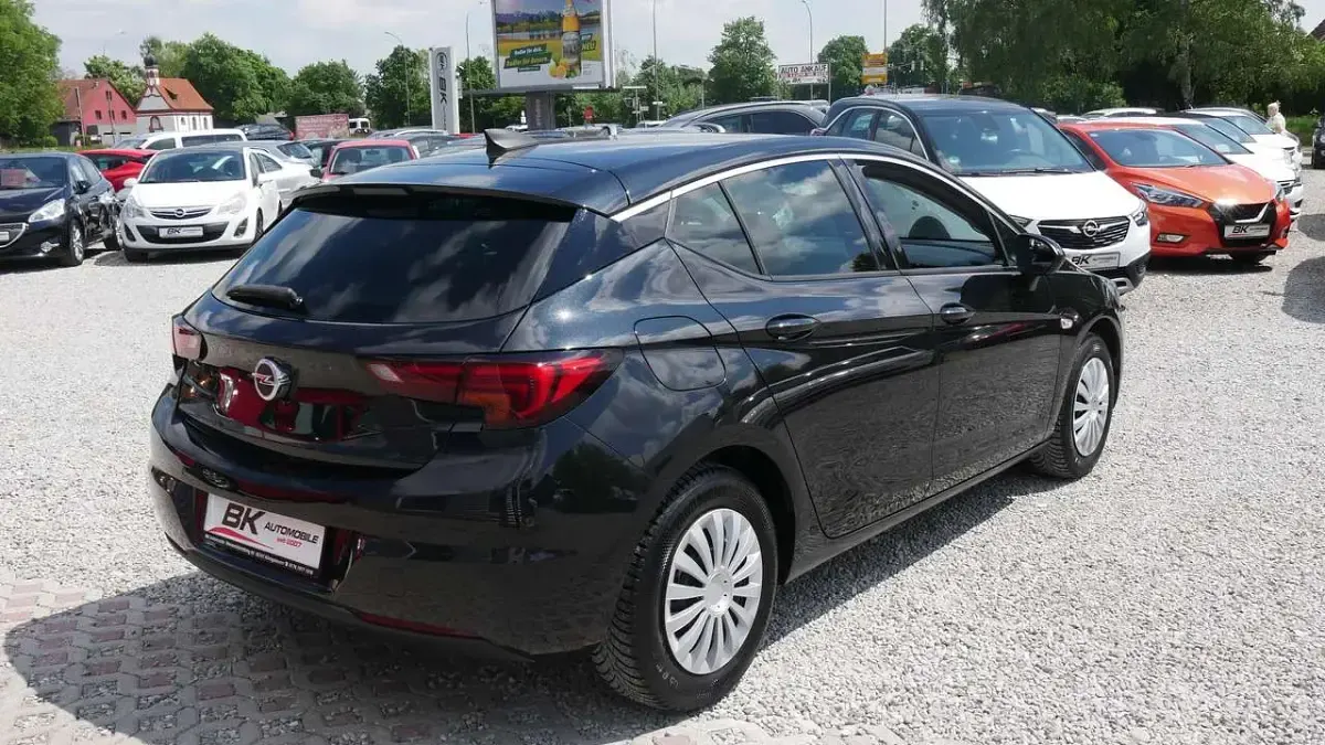 Usata Opel Astra 150 CV (110 kW) 2015 Nero Utilitaria