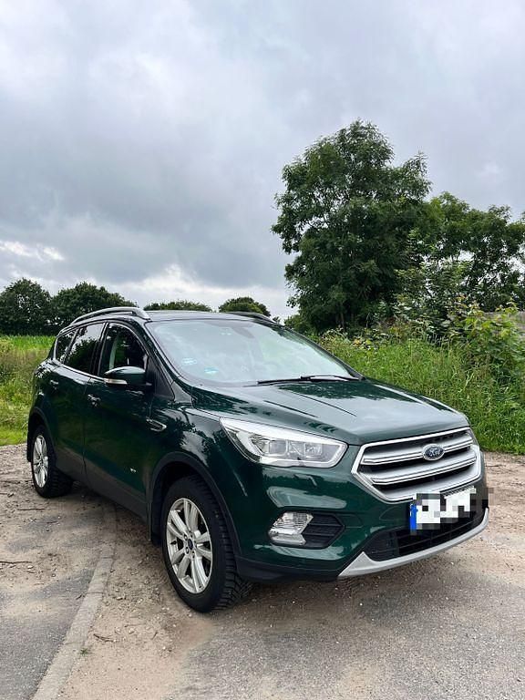 Gebraucht Ford Kuga Titanium 180 PS (132 kW) 2017 Grün SUV