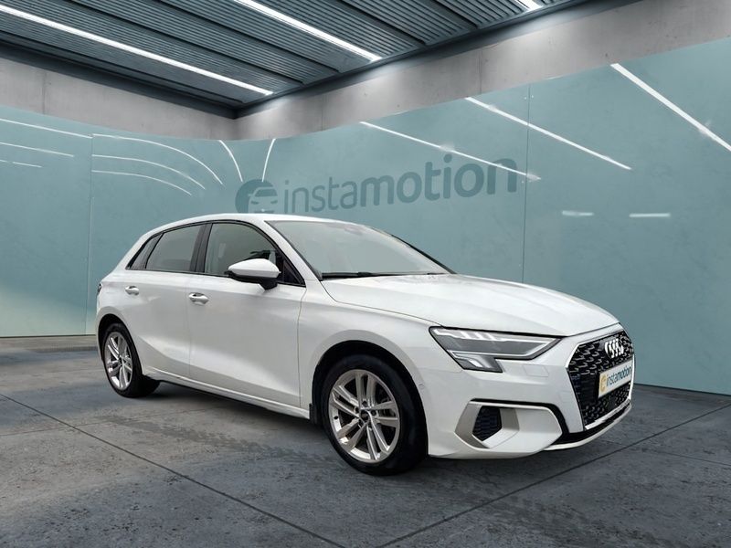 Weiß Gebraucht 2023 Audi A3 Sportback Advanced Limousine | 27.100 € (Superpreis) - Bild 1/4