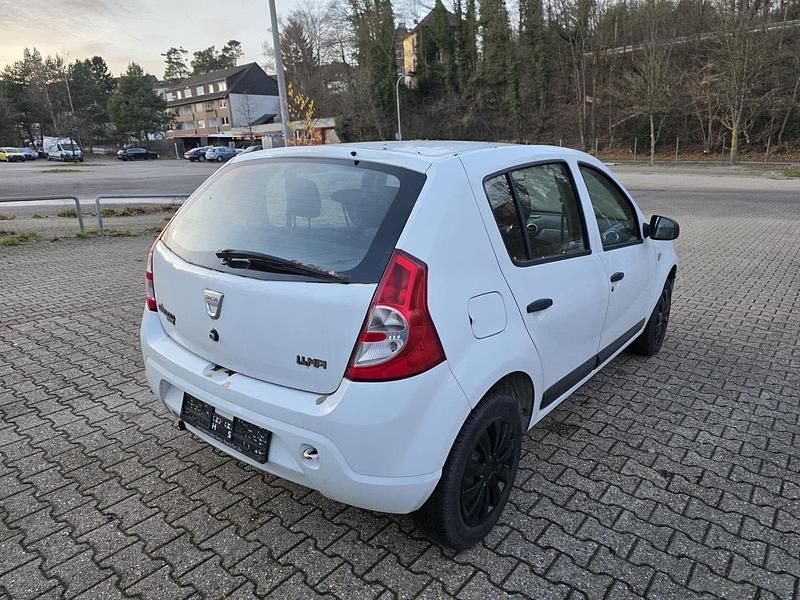 Gebraucht Dacia Sandero 75 PS (55 kW) 2010 Weiß Limousine