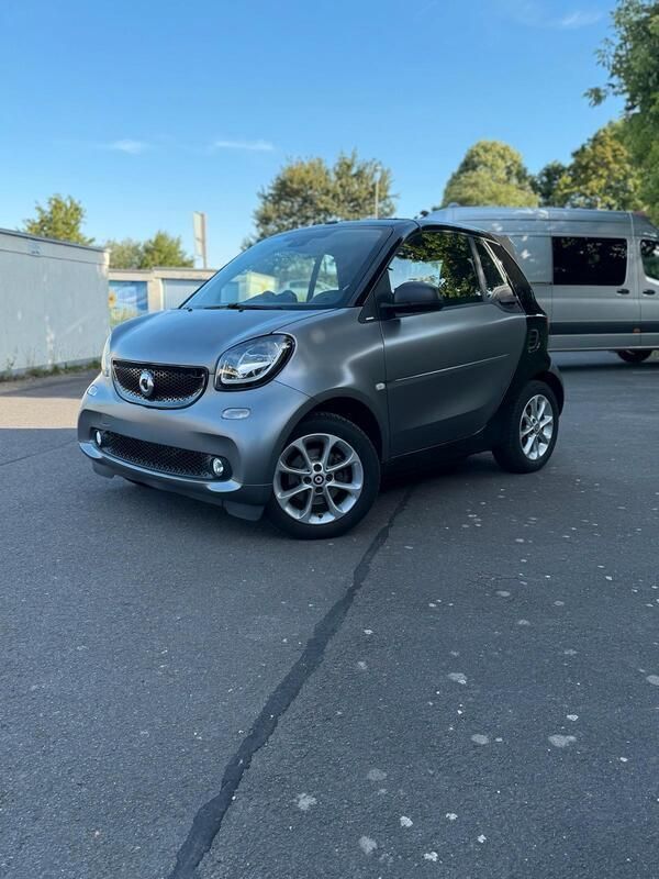 Grau Gebraucht 2019 Smart ForTwo Cabrio Cabrio | 12.440 € (Fairer Preis) - Bild 1/4
