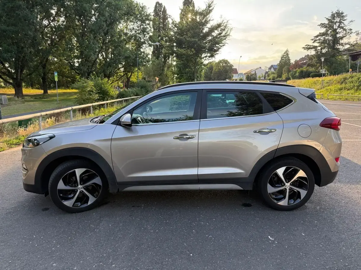 Gebraucht Hyundai Tucson Premium 179 PS (131 kW) 2017 Beige SUV