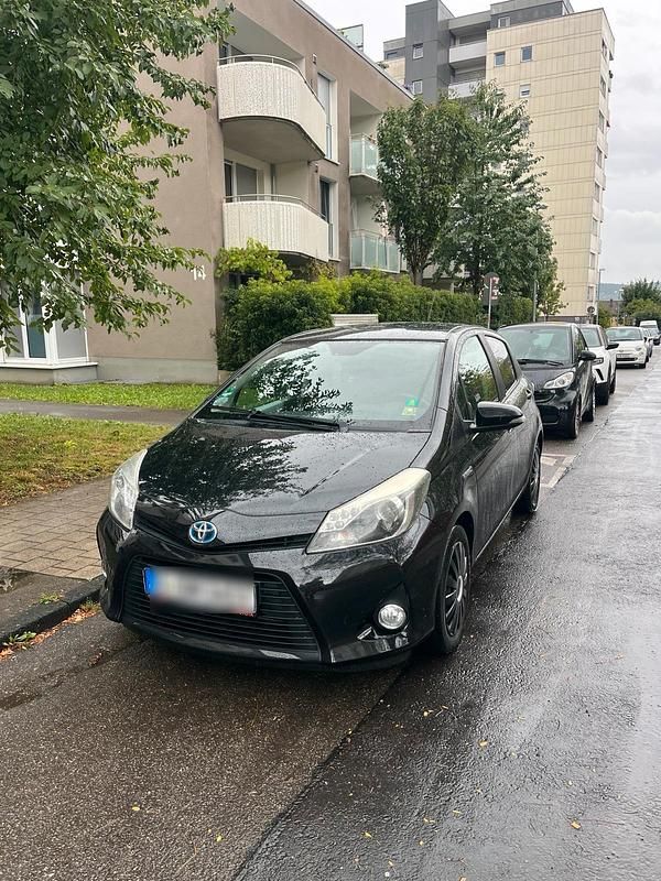 Schwarz Gebraucht 2014 Toyota Yaris Hybrid Kleinwagen | 9.200 € (Fairer Preis) - Bild 1/4