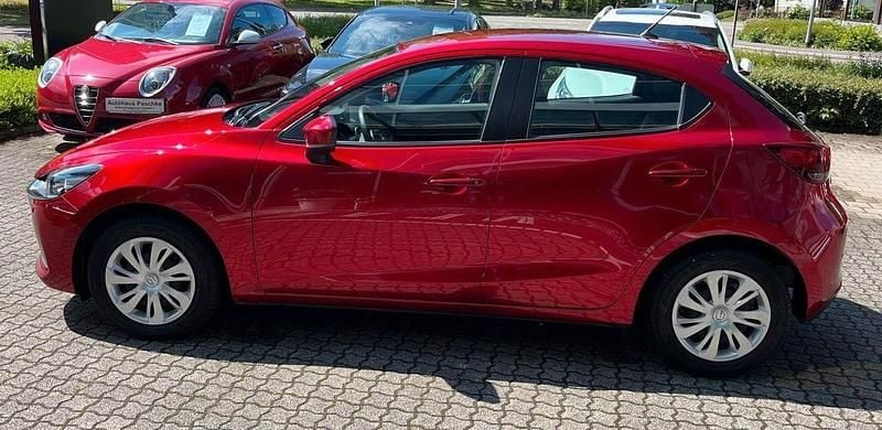 Rot Gebraucht 2021 Mazda 2 Ad'Vantage Kleinwagen | 14.900 € (Fairer Preis) - Bild 1/4