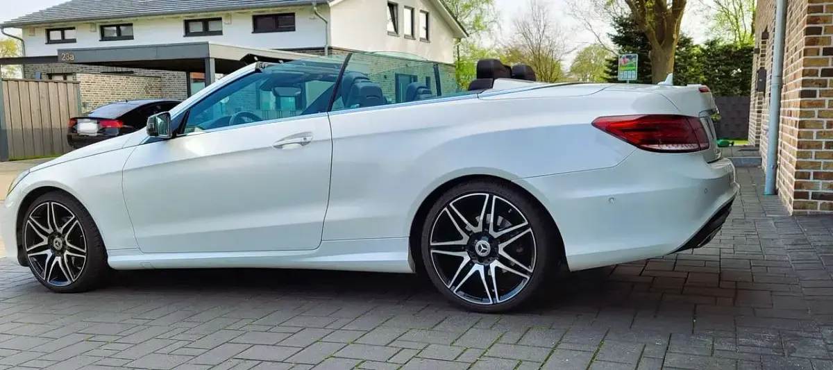 Gebraucht Mercedes E200 AMG 184 PS (135 kW) 2015 Weiß Cabrio