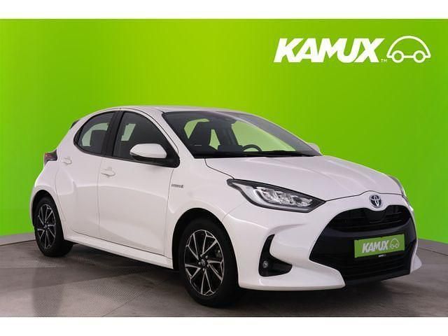 Weiß Gebraucht 2020 Toyota Yaris Hybrid Club Limousine | 16.999 € (Guter Preis) - Bild 1/3