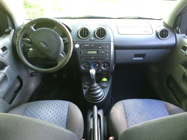 Usata Ford Fiesta 102 CV (75 kW) 2003 Blu Utilitaria