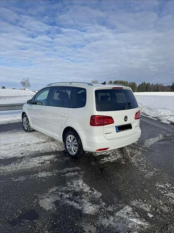 Gebraucht VW Touran Cup 140 PS (102 kW) 2014 Weiß Van / Kleinbus
