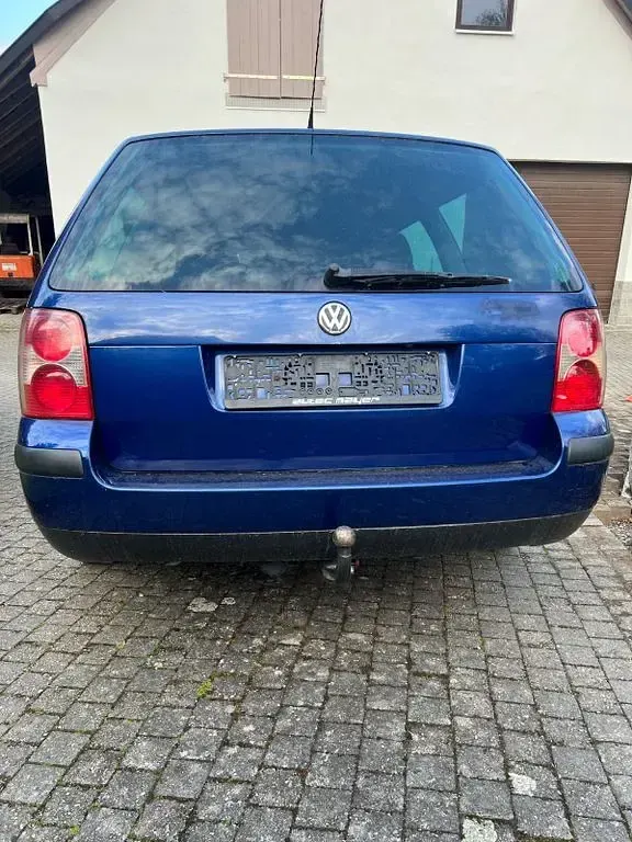 Usata VW Passat 131 CV (96 kW) 2003 Blu Station wagon
