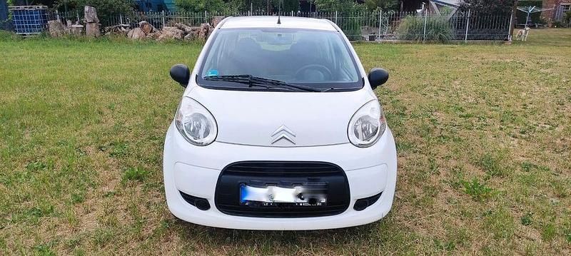 Weiß Gebraucht 2011 Citroën C1 Advance Kleinwagen | 1.950 € (Guter Preis) - Bild 1/4