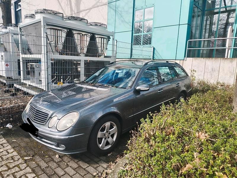 Gebraucht Mercedes E220 150 PS (110 kW) 2004 Silber Kombi