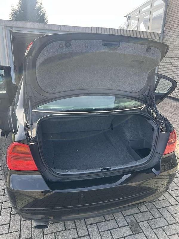 Gebraucht BMW 320 177 PS (130 kW) 2008 Limousine