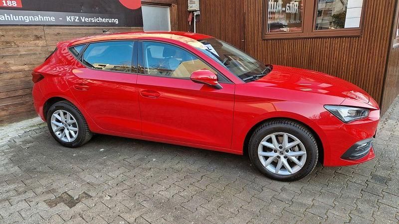 Gebraucht Seat Leon Style 90 PS (66 kW) 2022 Rot Limousine