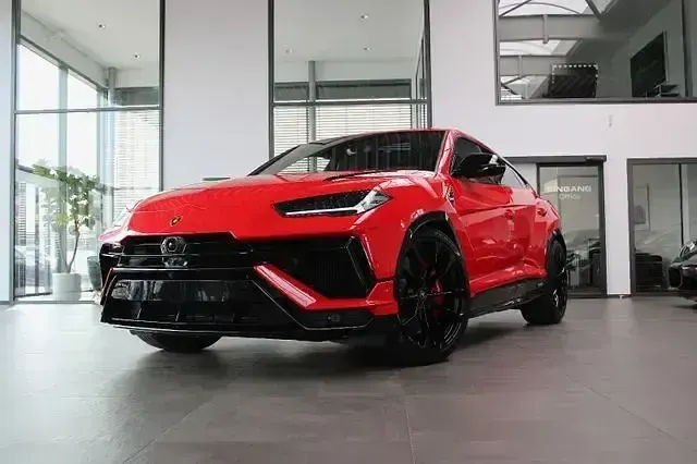 Gebraucht Lamborghini Urus 666 PS (489 kW) 2023 Rot SUV