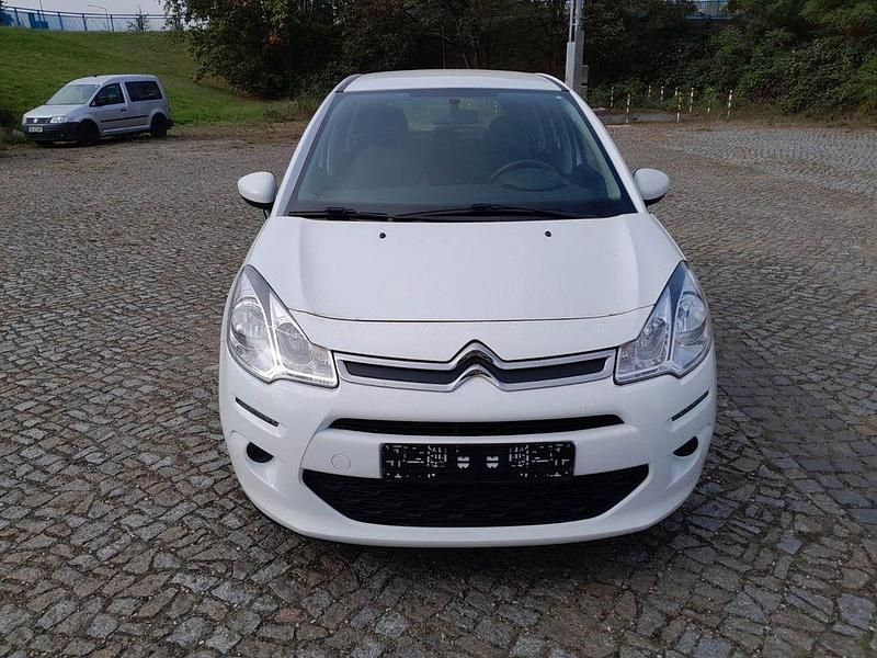 Weiß Gebraucht 2015 Citroën C3 PureTech Kleinwagen | 6.999 € (Etwas zu teuer) - Bild 1/4