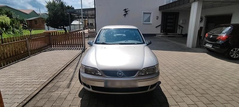 Gebraucht Opel Vectra 116 PS (85 kW) 1996 Silber Limousine