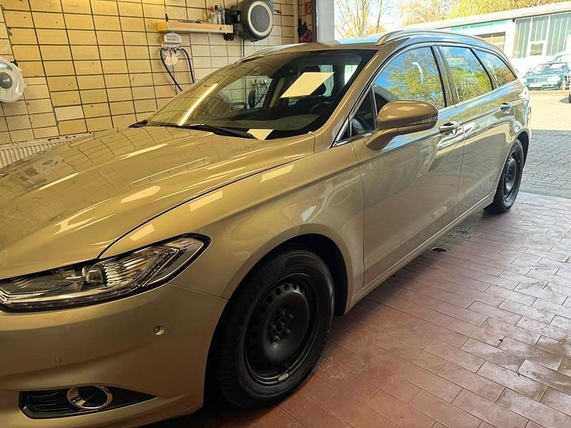 Gebraucht Ford Mondeo Titanium 179 PS (131 kW) 2016 Silber Kombi